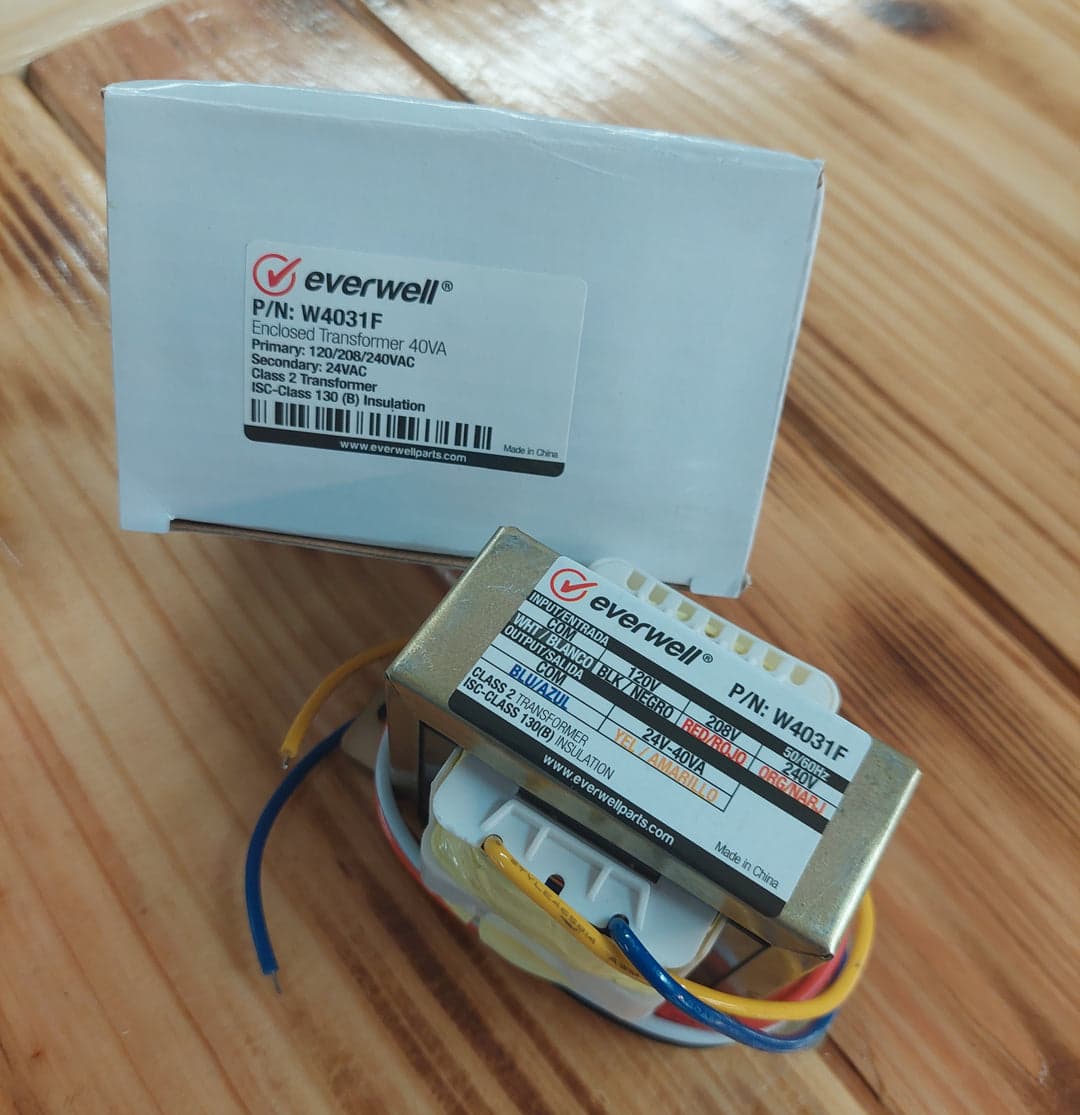 Transformador de control Everwell W4031F de 40VA vista frontal con terminales de conexión